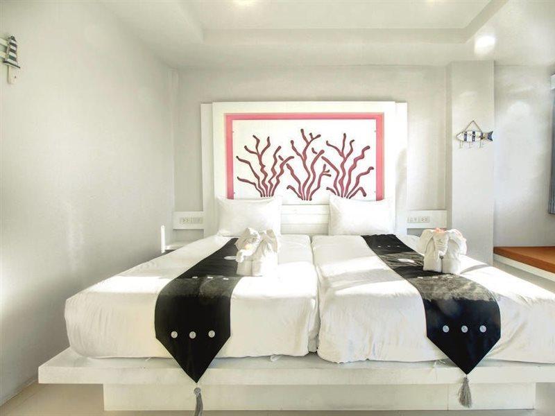 The Silk Hill Hotel Patong Екстериор снимка